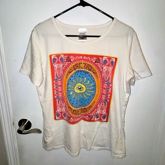 Vintage White Tee with Vibrant Tarot Sun ☀️ Eye 👁️ Graphic - Picture 2 of 8